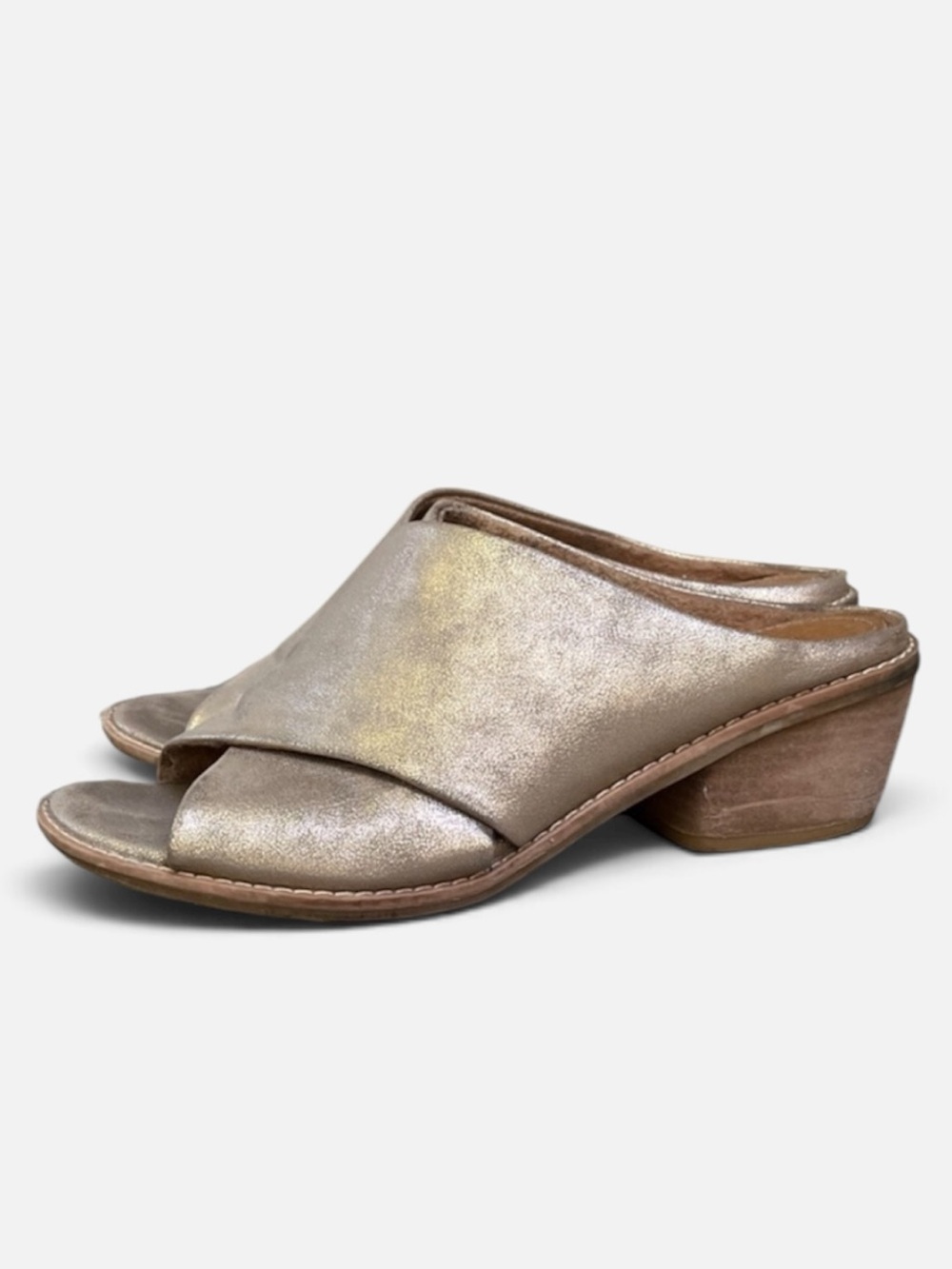 Eurosoft by Sofft “Cidney” Slip-on Sandal/Mule in Gold Metallic Size 8M